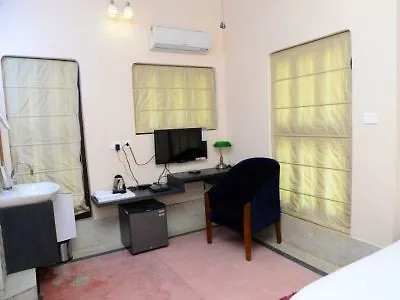 Fabhotel East View Varanasi 3*,